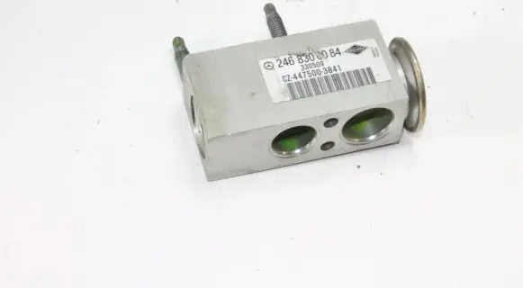 Mercedes-Benz A W176 Air conditioning (A/C) expansion valve 2468300084