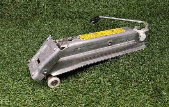 Audi A6 S6 C6 4F Lift Jack 4F0011031