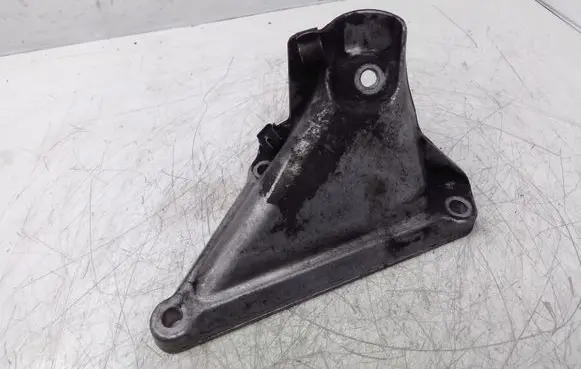 BMW 5 E60 E61 Engine mounting bracket 6769153