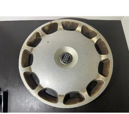 Volvo V70 R16 wheel hub/cap/trim 30645367