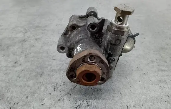 Volkswagen Golf IV Power steering pump 1J0422154B