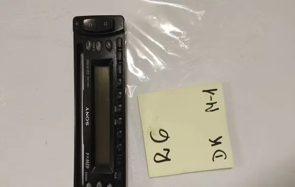 Volkswagen Golf IV Radio/GPS head unit trim CDXL410