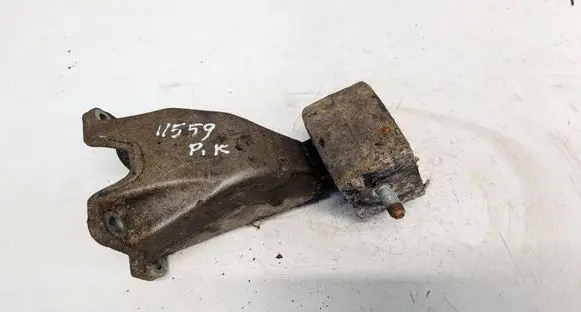 Volkswagen PASSAT B5 Engine mounting bracket 8D0399113AB