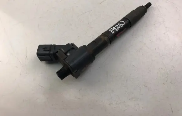 Volvo V70 Fuel injector 31405404