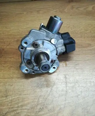 Skoda Fabia Mk2 (5J) Fuel injection high pressure pump 28334239 0035930EGR 03P130755