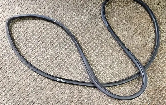 Jeep Grand Cherokee Front door rubber seal 55399256AB