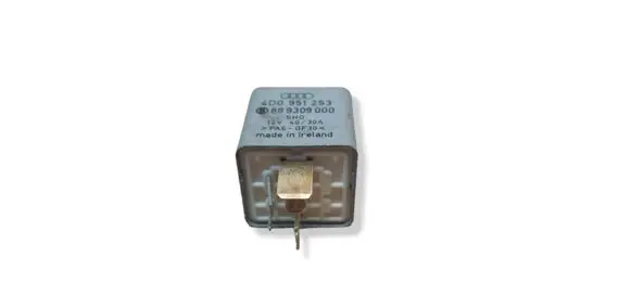 Volkswagen PASSAT B5.5 Other relay 4D0951253