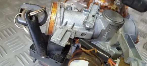 Mitsubishi Pajero Ignition lock E1I000279 E1021305
