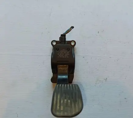 Mercedes-Benz Vito Viano W639 Accelerator throttle pedal A9063000304 0280755025 70820A00