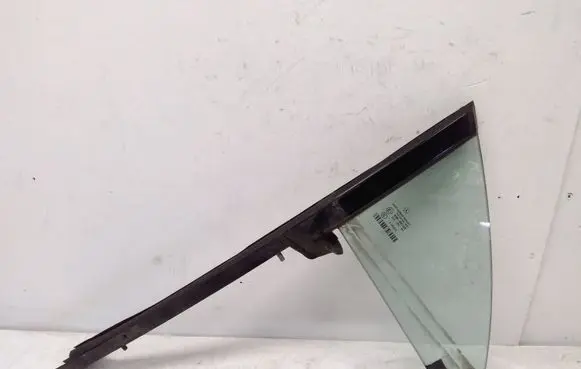 Mercedes-Benz CLS C219 Rear vent window glass 