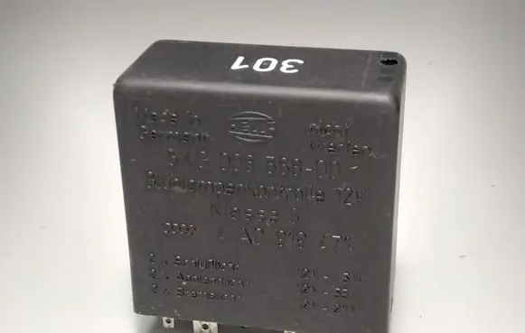 Volkswagen PASSAT B5 Other relay 4A0919471 5KG00656800