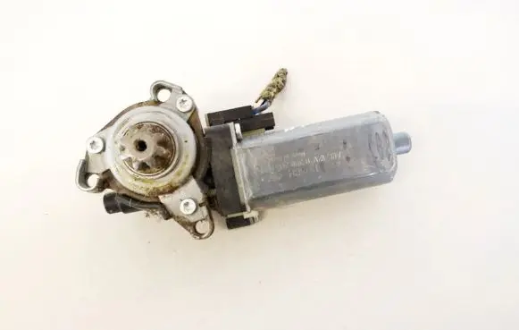 Mercedes-Benz C AMG W204 Seat adjustment motor 0390203002 82041898-4