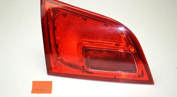 Tailgate rear/tail lights