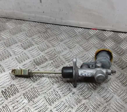 Subaru Legacy Brake fluid reservoir 