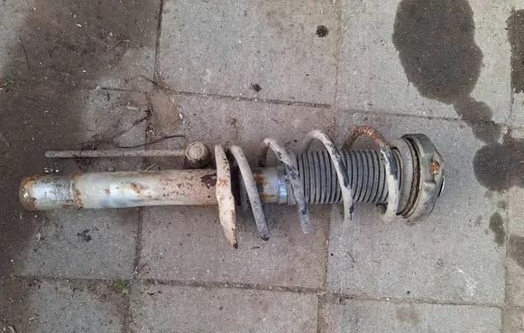 Volkswagen Golf V Front shock absorber with coil spring