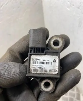 Jeep Grand Cherokee (WJ) Airbag deployment crash/impact sensor P56010410AC 39754C TRFME0392A1570