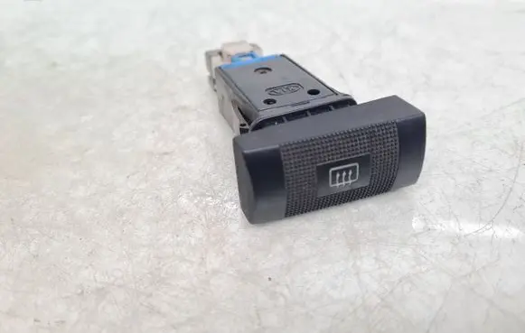 KIA Rio Windscreen/window heater switch