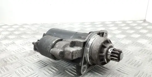 Volkswagen Jetta VI Starter motor 02M911024
