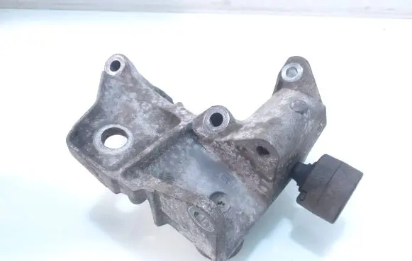 Volvo S80 Engine mounting bracket 6G926p096fc