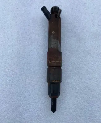Skoda Octavia Mk1 (1U) Fuel injector 038130201G