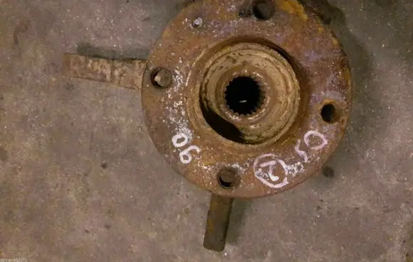 Volkswagen Jetta I Front wheel hub 171407256A