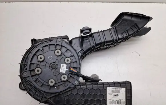 Ford C-MAX II Hybrid/electric vehicle battery fan FM5810C709 FM5810C709AB DRF8034004