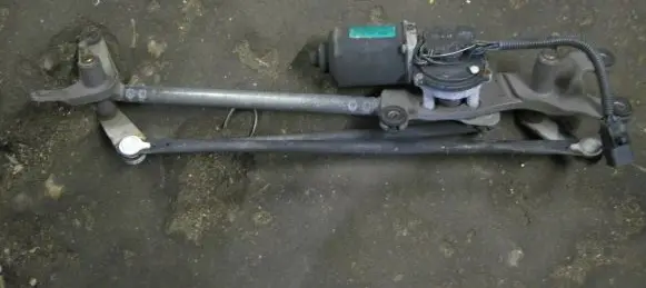 KIA Sorento Front wiper linkage and motor 981003E100