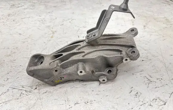 BMW M4 G82 G83 Engine mounting bracket 8053548 22118053548