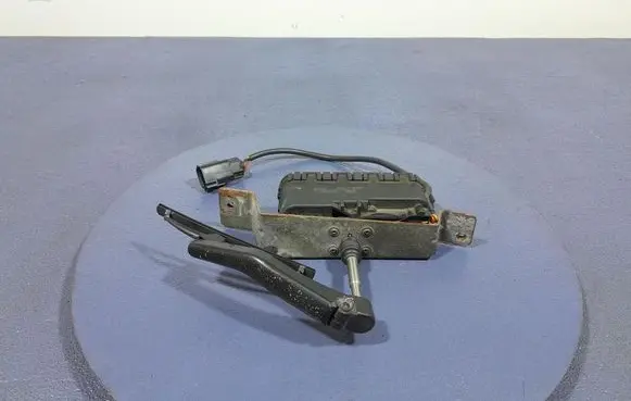 Volvo XC70 Front wiper linkage and motor 8620959