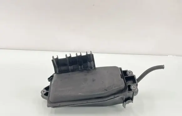 Mercedes-Benz E W212 Vacuum air tank A6510700468 0819WY 977977X1X