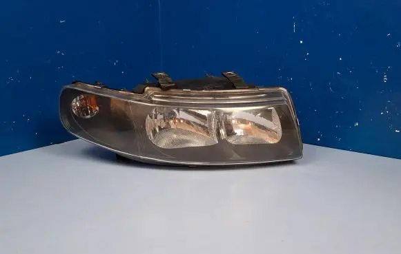 Seat Leon (1M) Headlight/headlamp 1M1941016 205803B