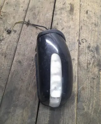 Mercedes-Benz C W203 Front door electric wing mirror 413133417