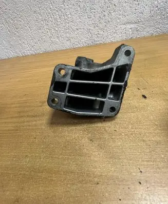 Mercedes-Benz S W221 Engine mounting bracket A6422230004 F4935