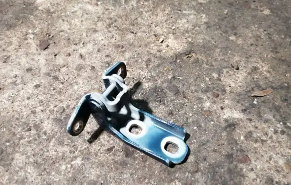 Buick Encore GX I Front door upper hinge