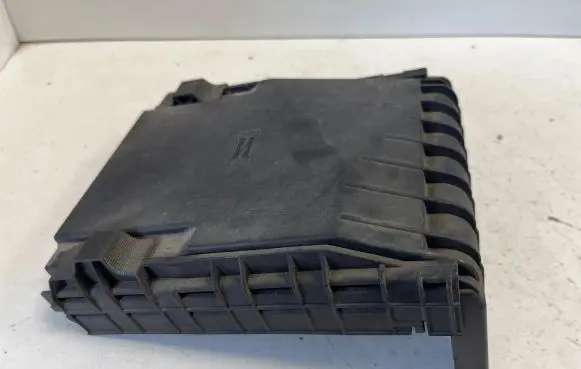 Volkswagen PASSAT CC Fuse box cover 1K0937132F