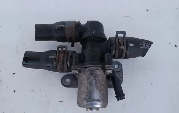 Volkswagen Golf VII Coolant heater control valve 5Q0906457C