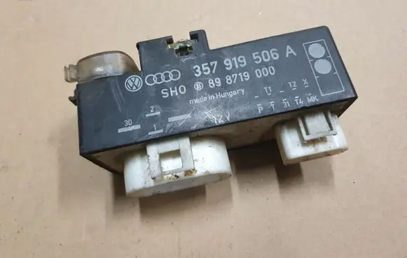Volkswagen Golf III Coolant fan relay 357919506a
