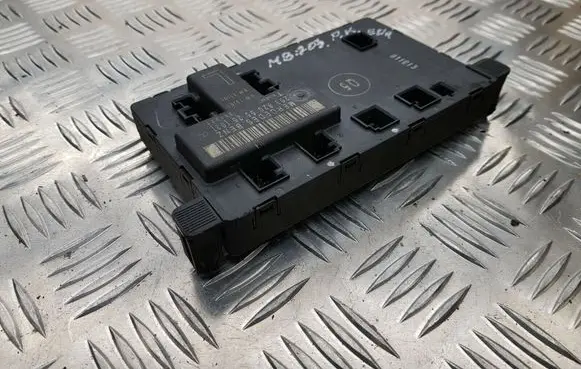 Mercedes-Benz C W203 Door control unit/module 2038205526