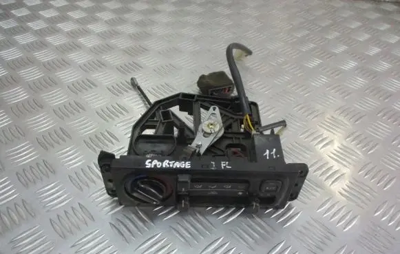 KIA Sportage Interior fan control switch 