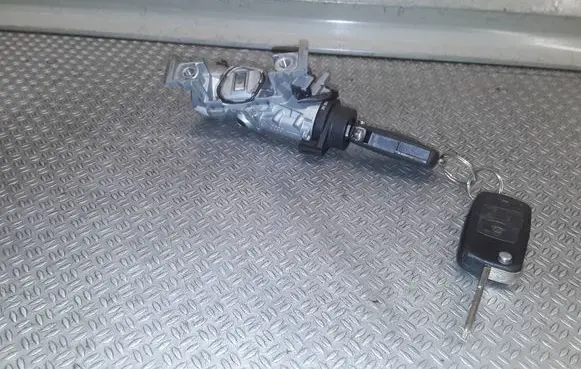 Volkswagen Golf V Ignition lock 1K0905851B