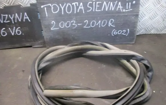Toyota Sienna XL20 II Rubber seal front door (on door) 