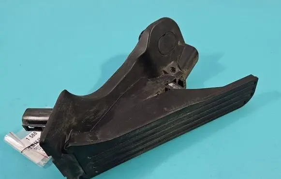 Volkswagen Touran I Accelerator throttle pedal 1T1721503J IMPRK1588501