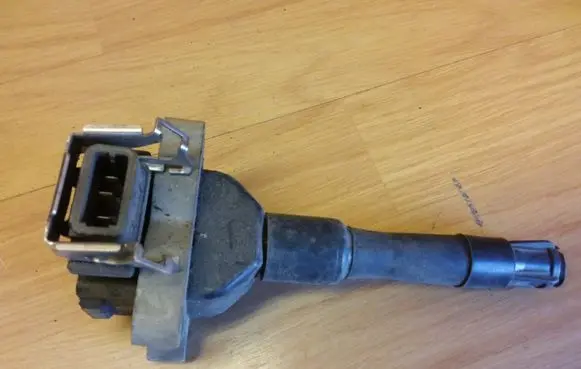 BMW 7 E38 High voltage ignition coil 1703359