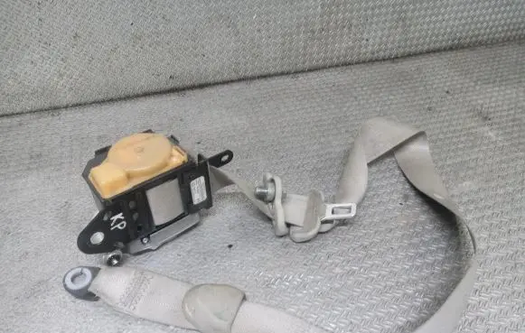 Mazda CX-7 Front seatbelt C9586N
