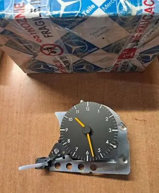 Mercedes-Benz 190 W201 Speedometer (instrument cluster) 2015420011