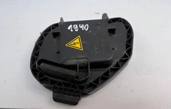 Volkswagen Touran I Headlight/headlamp dust cover 1305239234