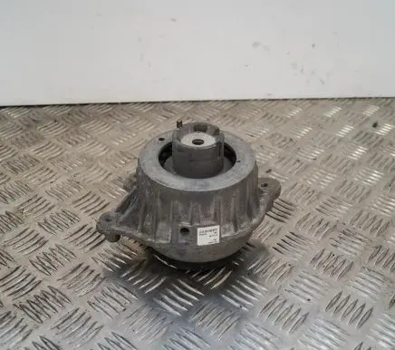 Mercedes-Benz C W205 Engine mount bracket A2052406717