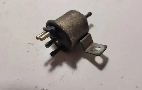 Audi A6 S6 C4 4A Valve vacuum 034906283
