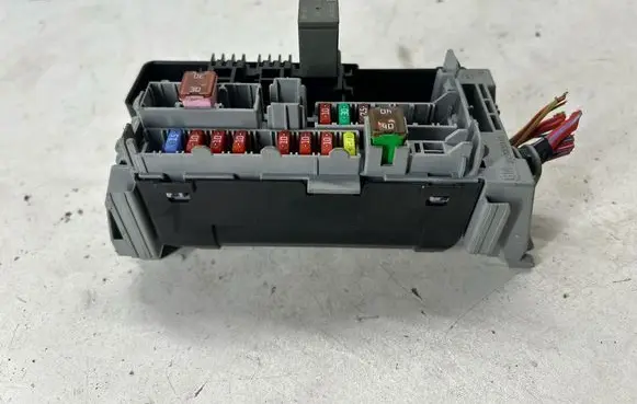 Chevrolet Equinox Fuse module 22923945