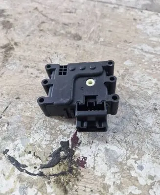 Mazda CX-7 Air flap motor/actuator 8Y19P